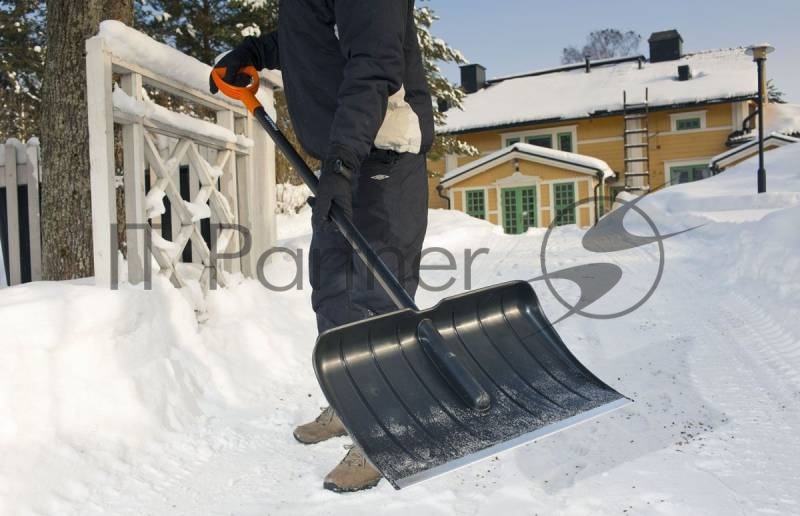 Лопата Fiskars 143000 для уборки снега