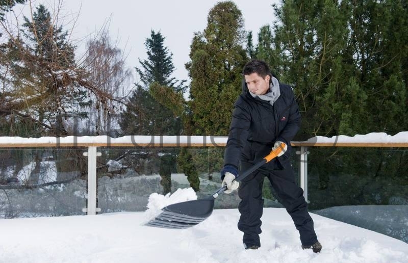 Лопата Fiskars 142610 для уборки снега