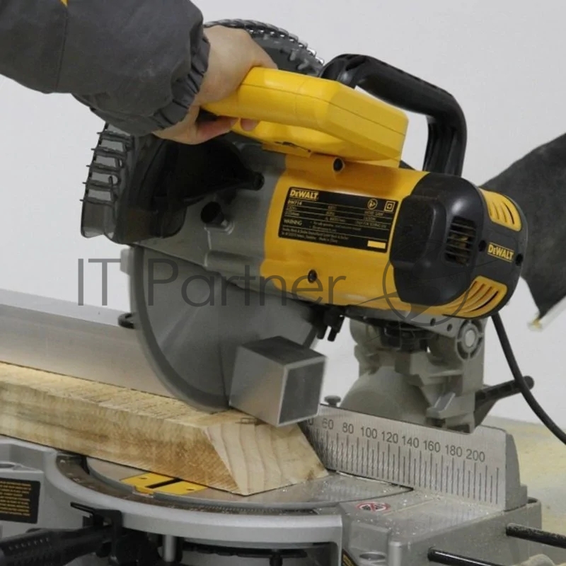 Пила, лобзик DeWalt DW714 Пила торцовочная DW714 {1650Вт,диск 254х30мм4600об/минпропил при 90град 89х130мм45град 91ммвес 13.1 кг)