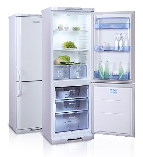 Холодильник Бирюса 133 Двухкамерный холодильник с нижней морозильной камерой, номинальный общий объем 310 дм3, номинальный общий объем холодильной камеры - 210 дм3, номинальный общий объем морозильной камеры - 100 дм3, механический тип управления, К