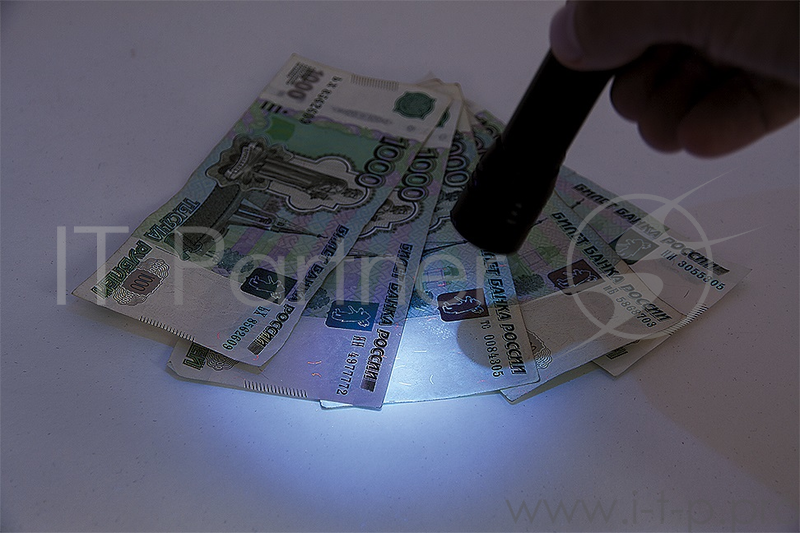 Фонарь ЯРКИЙ ЛУЧ UV-5 Detector ультрафиолетовый LR6 в компл.