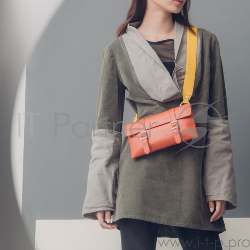 Сумка-клатч через плечо Moshi Treya Clutch. Материал эко кожа. Цвет оранжевый.