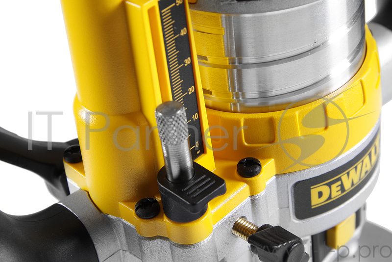 Фрезер DeWALT D26204K 900Вт 27000об/мин макс.ход 55мм диам.хв.6-8мм в кейсе