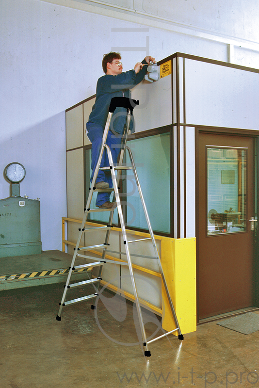 Стремянка KRAUSE SAFETY 8 ступеней раб. высота 3,71 м