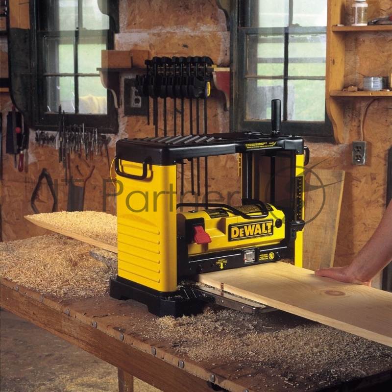 Станок рейсмусовый DeWALT DW733 1800Вт 10000об/мин нож 317мм срез 0-2мм