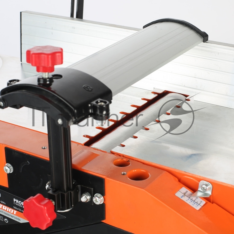 Станок фуговальный PATRIOT WW160 1600 Вт, размер стола 582х155, Макс. глубина строгания 3 мм.