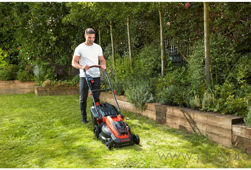 Колесная газонокосилка Black&Decker акк 36В, 2.0Ач, 38см CLM3820L1