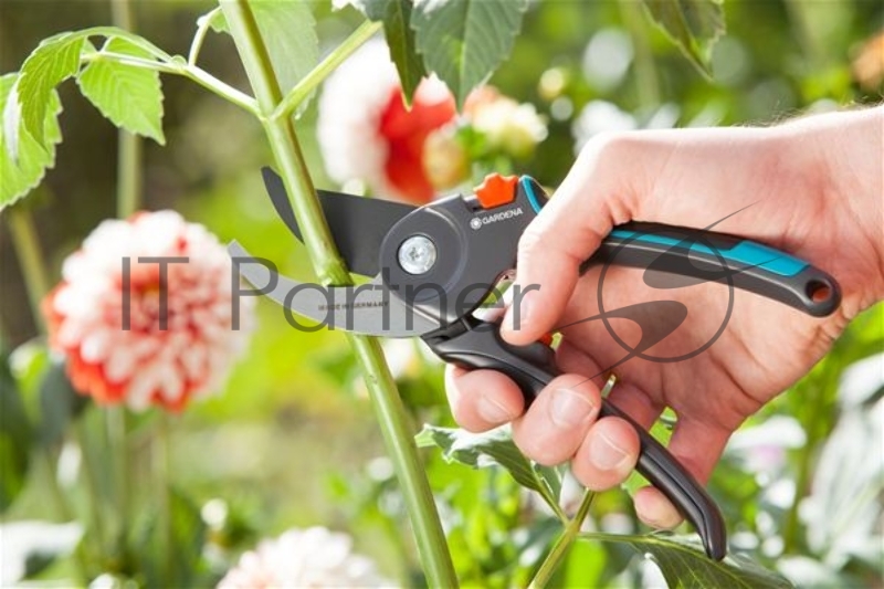 Секатор контактный Gardena B/M средний черный/синий (08904-20.000.00)