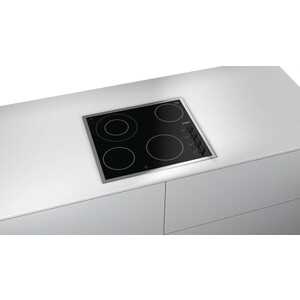 Встраиваемая варочная панель BOSCH PKF645CA1E / стеклокерамика, независимая, таймер, конфорка с круглой зоной расширения, рамка, черная