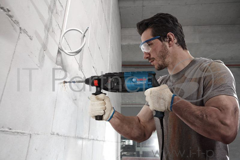 Перфоратор Bosch GBH 240 Перфоратор SDS-plus 0611272100 {790 Вт, 2.7Дж, 2,8кг, 3реж, кейс}