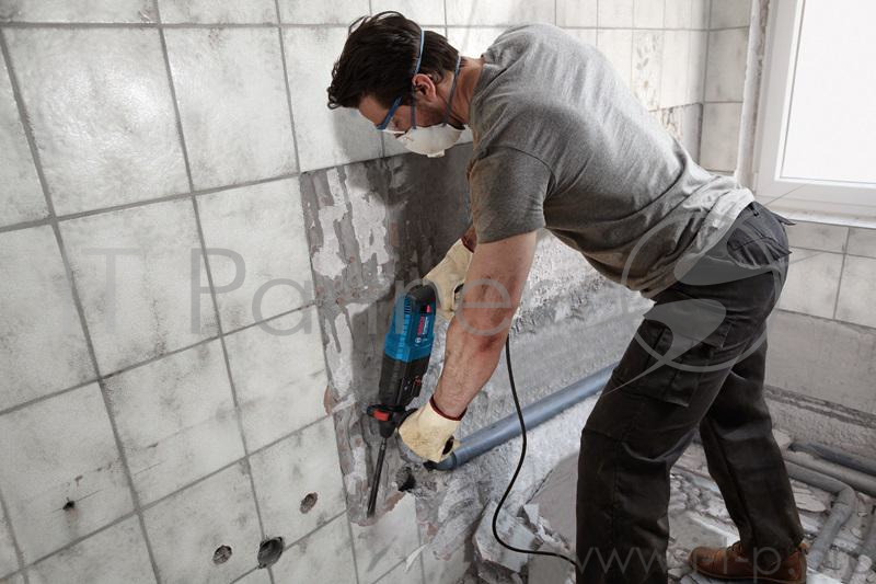 Перфоратор Bosch GBH 240 Перфоратор SDS-plus 0611272100 {790 Вт, 2.7Дж, 2,8кг, 3реж, кейс}