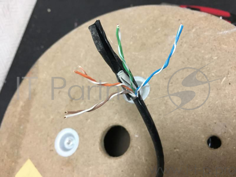 Кабель сетевой UTP 4 Pair AWG 24 CCA wooden reel, PE+PVC, outdoor 305м серый