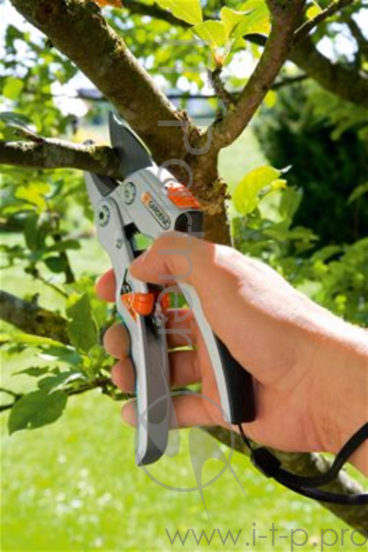 Секатор GARDENA Comfort 8798 (08798-20.000.00) ветки до 22мм, с храповым механизмом, 1шт.