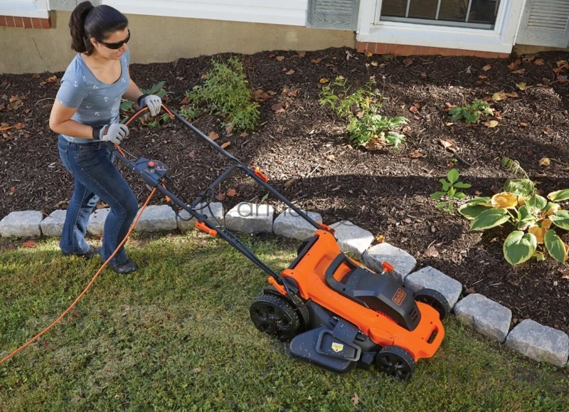 Black&Decker Газонокосилка колесная LM2000