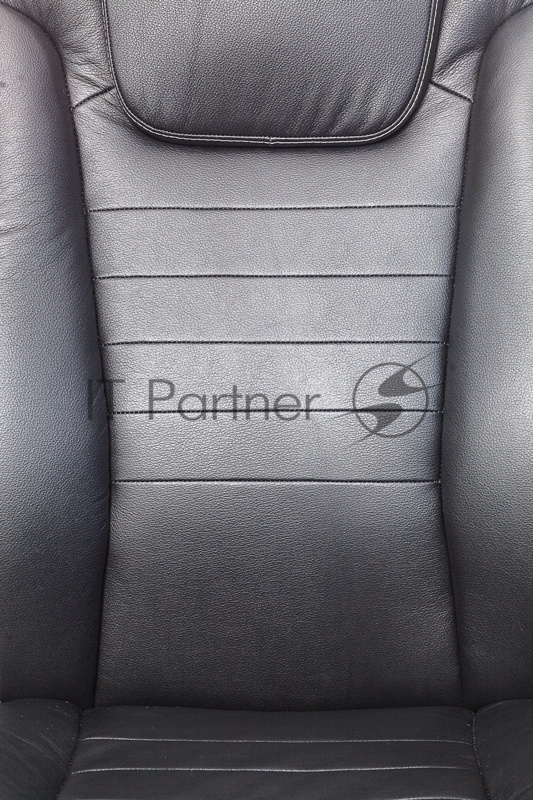 Кресло руководителя Бюрократ T-9923WALNUT/BLACK черный кожа крестовина дерево