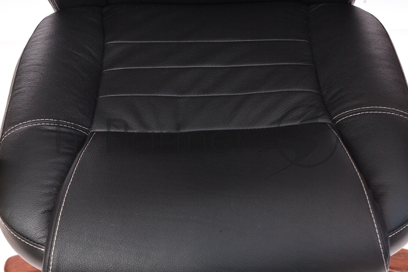 Кресло руководителя Бюрократ T-9923WALNUT/BLACK черный кожа крестовина дерево