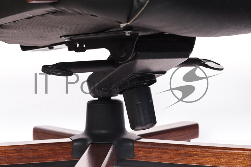 Кресло руководителя Бюрократ T-9923WALNUT/BLACK черный кожа крестовина дерево