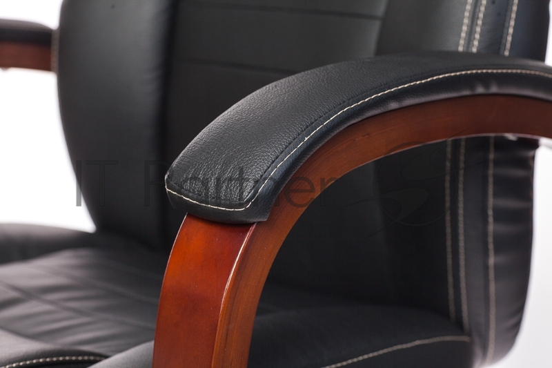 Кресло руководителя Бюрократ T-9923WALNUT/BLACK черный кожа крестовина дерево