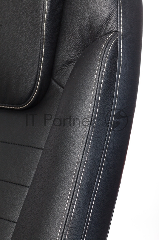 Кресло руководителя Бюрократ T-9923WALNUT/BLACK черный кожа крестовина дерево