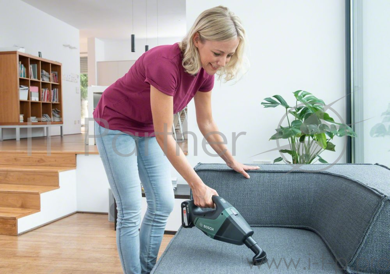 Аккумуляторный пылесос BOSCH UniversalVac 18 06033B9101 1 АКБ, ЗУ, 18 В,2.5 А*ч, 0.5л, 1,7 м3/мин