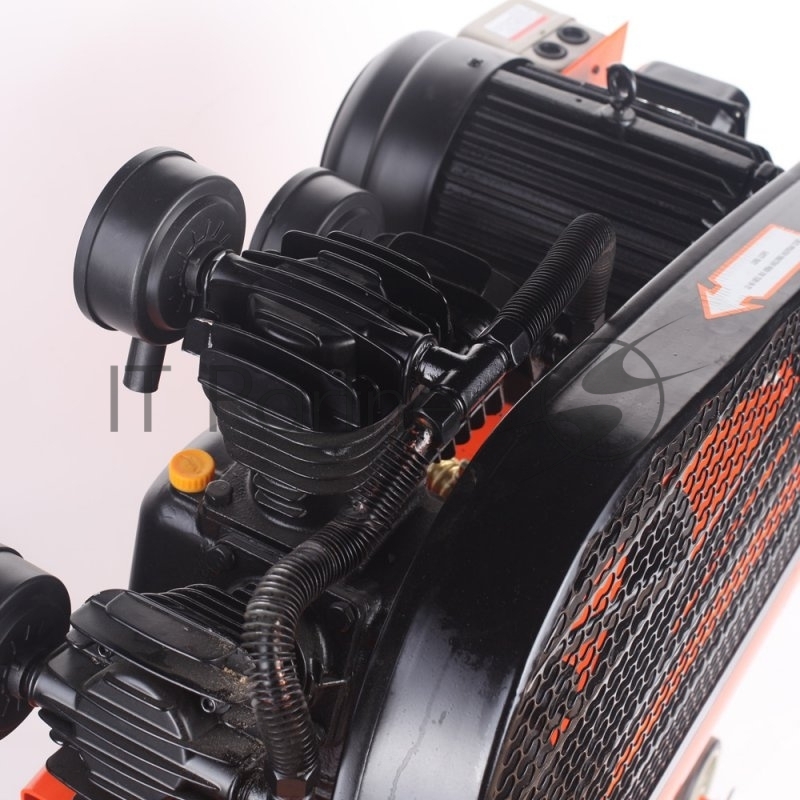 Компрессоры, Пневматическое оборудование Компрессор PATRIOT PTR 100-670 525306330 {Мощн.: 3 кВт Напр.: 400В~50Гц Об.двиг.: 1100 об/мин Производит.: 670 л/мин Об.ресивера: 100 л Давл.: 8 бар Вес: 98 кг}