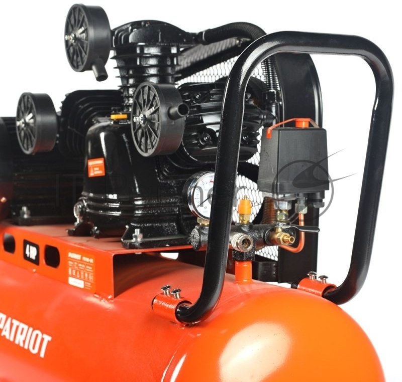 Компрессоры, Пневматическое оборудование Компрессор PATRIOT PTR 100-670 525306330 {Мощн.: 3 кВт Напр.: 400В~50Гц Об.двиг.: 1100 об/мин Производит.: 670 л/мин Об.ресивера: 100 л Давл.: 8 бар Вес: 98 кг}