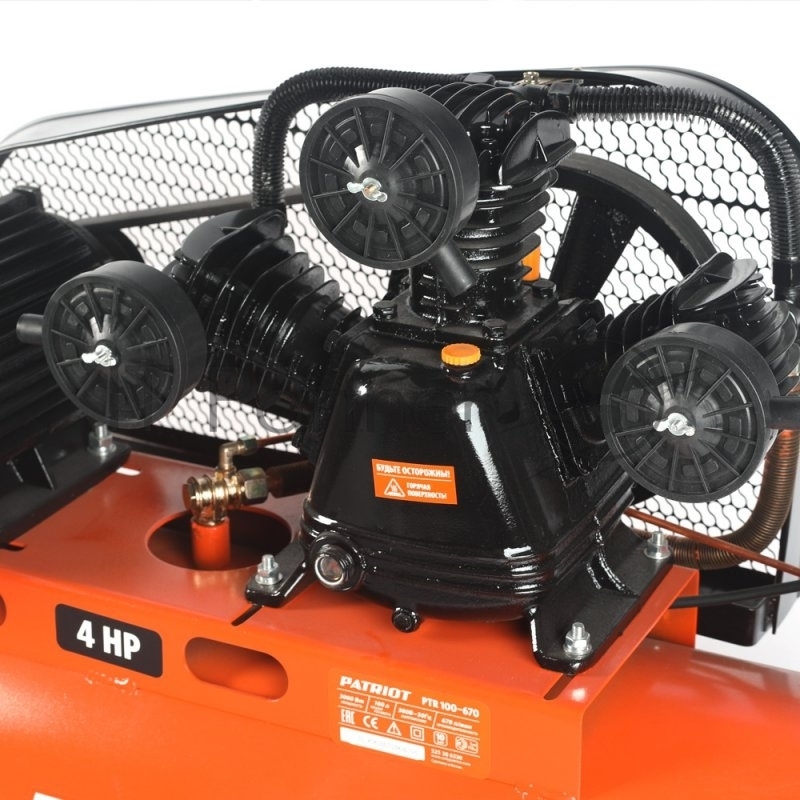 Компрессоры, Пневматическое оборудование Компрессор PATRIOT PTR 100-670 525306330 {Мощн.: 3 кВт Напр.: 400В~50Гц Об.двиг.: 1100 об/мин Производит.: 670 л/мин Об.ресивера: 100 л Давл.: 8 бар Вес: 98 кг}