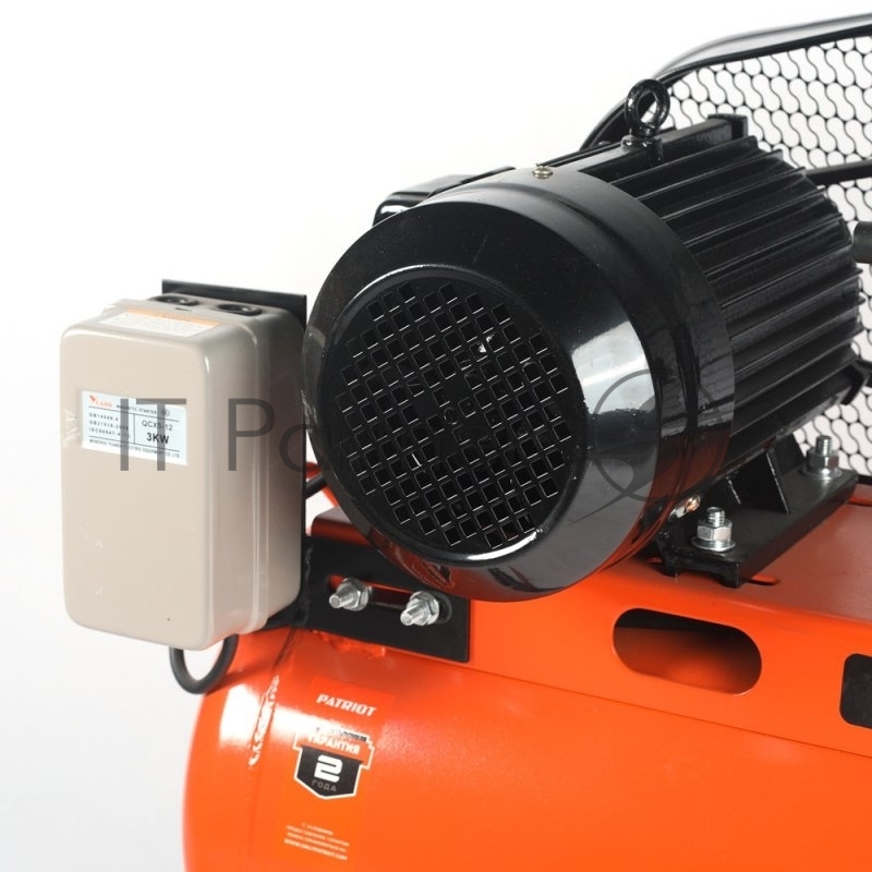 Компрессоры, Пневматическое оборудование Компрессор PATRIOT PTR 100-670 525306330 {Мощн.: 3 кВт Напр.: 400В~50Гц Об.двиг.: 1100 об/мин Производит.: 670 л/мин Об.ресивера: 100 л Давл.: 8 бар Вес: 98 кг}