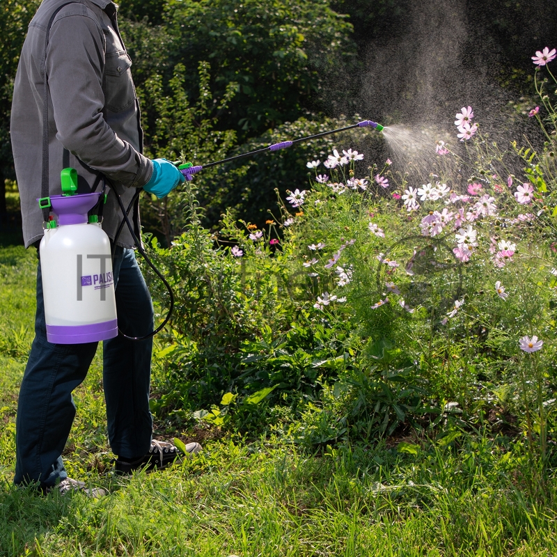 Опрыскиватель PALISAD 64745 ручной усиленный с горловиной 5 литров с насосом шлангом и разбрызгива