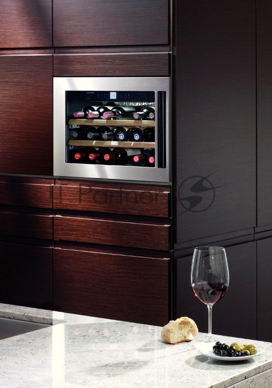 Винный шкаф Liebherr WKEES 553 / 56x55x45см, монотемпературный, вместимость 18 бут