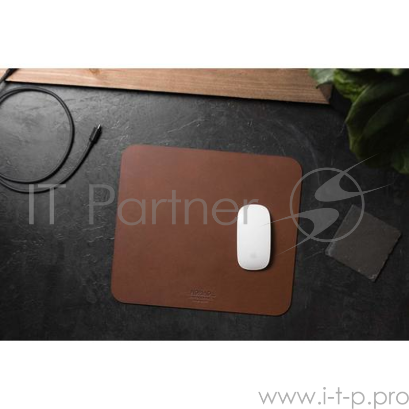 Коврик для мыши Nomad Leather Mousepad. Материал кожа натуральная. Размер 31,7x28 см. Цвет темно-коричневый.