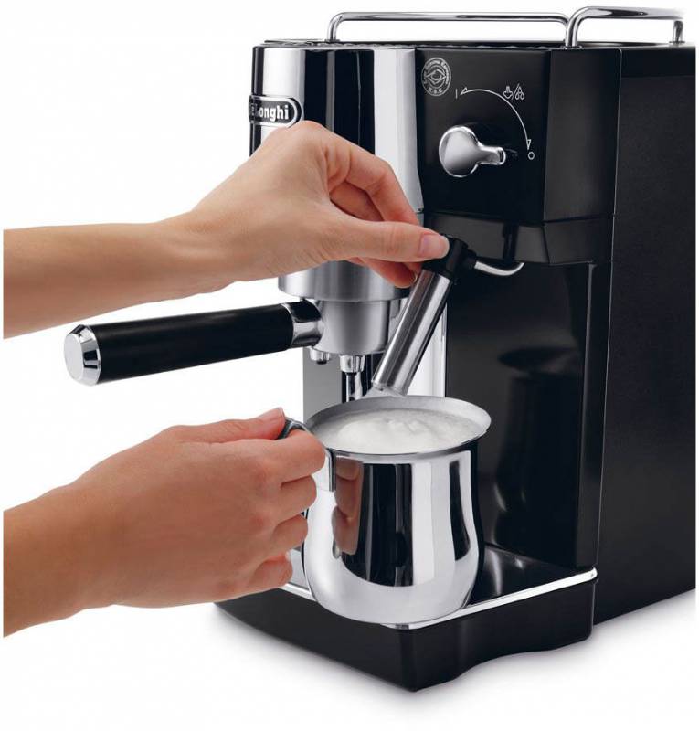 Кофеварка эспрессо Delonghi EC820.B 1450Вт серебристый/черный