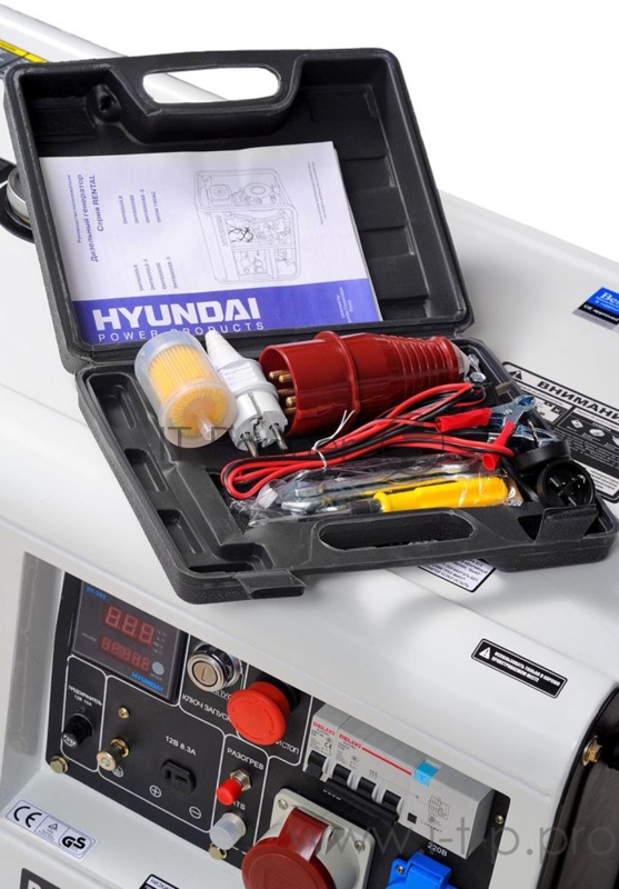 Дизельэлектростанция HYUNDAI DHY 8000SE-3 6кВА/4.8кВт, 220 В, 13 ч., дизель