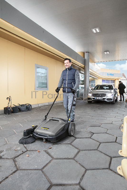 Подметальная машина Karcher KM 70/20 С