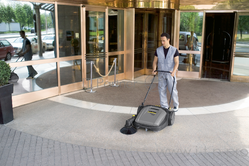 Подметальная машина Karcher KM 70/20 С