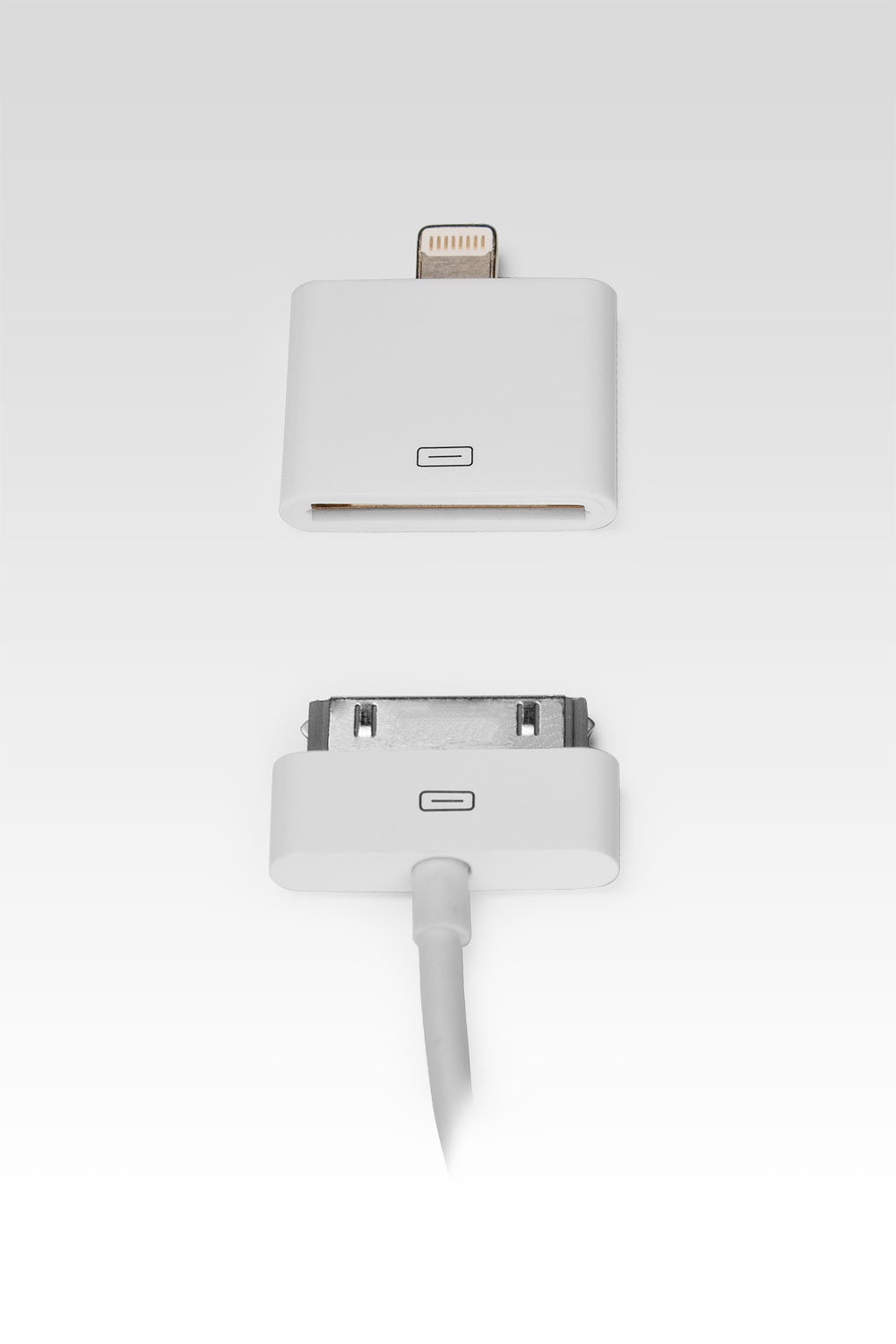 Переходник Apple 30-pin - Lightning 8-pin для Apple iPhone X, iPhone 8 Plus, iPhone 7 Plus, iPhone 6 Plus, iPad, iPod. MD823ZMA. Белый.