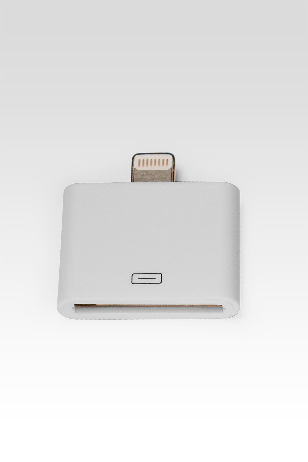 Переходник Apple 30-pin - Lightning 8-pin для Apple iPhone X, iPhone 8 Plus, iPhone 7 Plus, iPhone 6 Plus, iPad, iPod. MD823ZMA. Белый.