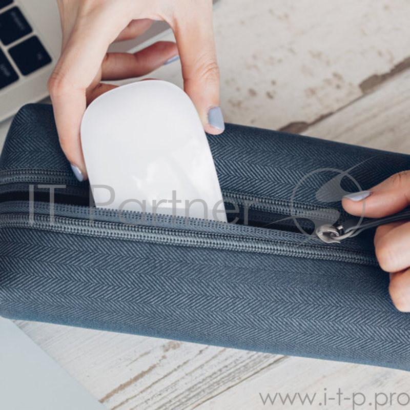 Пенал Moshi Pluma Pouch для хранения аксессуаров. Материал неопрен. Цвет синий.