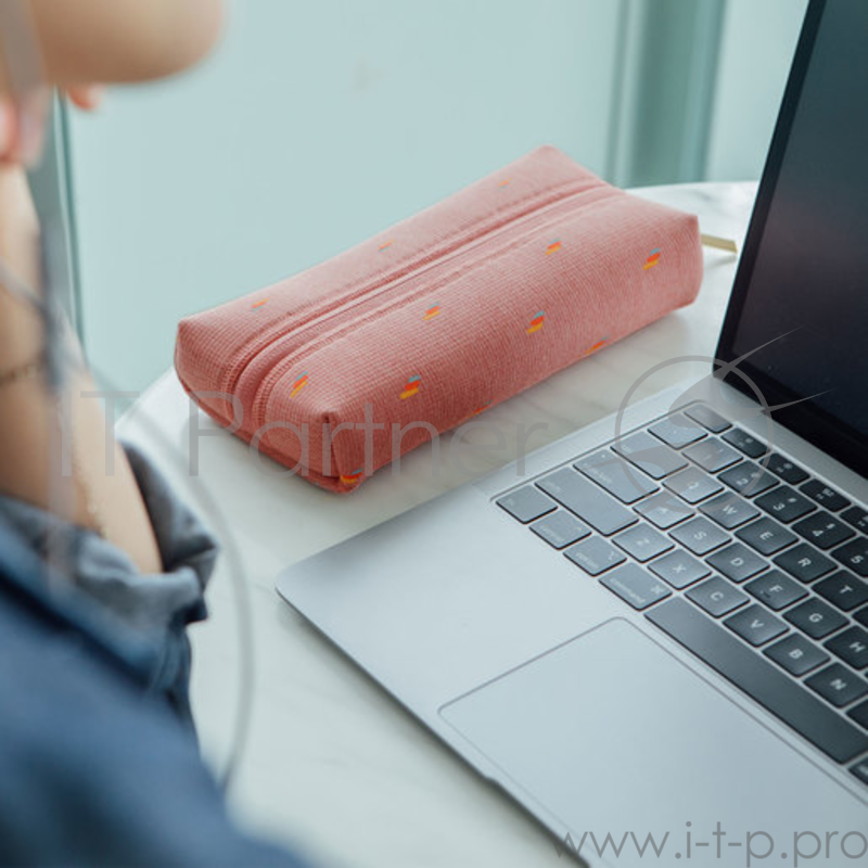 Пенал Moshi Pluma Pouch для хранения аксессуаров. Материал неопрен. Цвет розовый.