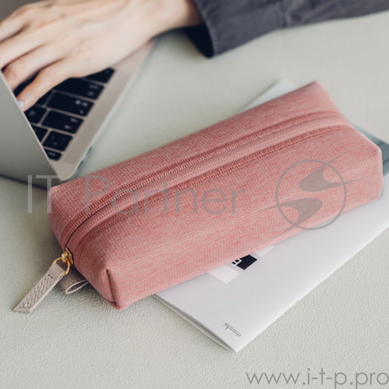 Пенал Moshi Pluma Pouch для хранения аксессуаров. Материал неопрен. Цвет гвоздика розовая.