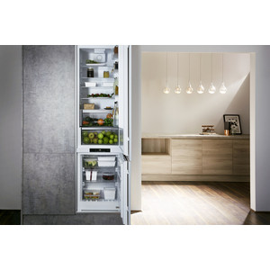 Встраиваемый холодильник HOTPOINT-ARISTON 193.5x54x54.5 см, Air Technology, No Frost в морозильной камере, Цифровой дисплей, LED освещение, Технология ACTIVE OXYGEN, Функция Fast Cooling, Функция Fast Freezing, Зона 2 в одном FOOD CARE ZONE