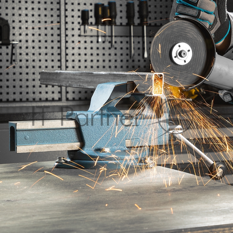 Россия Тиски слесарные,100 мм,поворотные //18663