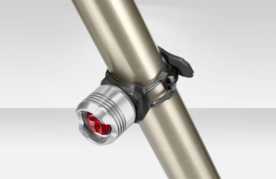 Фонарь габаритный JY-3006T Серебро 560116 РРЦ: 250р.