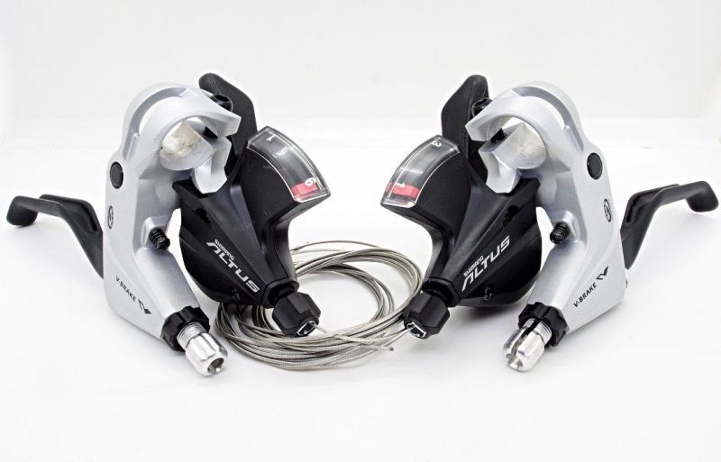 Шифтер/тормозная ручка Shimano Altus M370 лев/прав 3/9ск серебро ESTM370PAS РРЦ: 3572р.