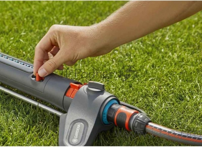 Дождеватель Gardena AquaZoom S осцилирующий черный оранжевый (18710-34.000.00)