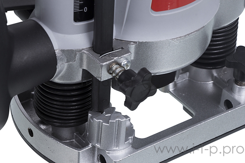 Фрезер Ресанта ФМ-1300Э 1300Вт 30000об/мин макс.ход:50мм