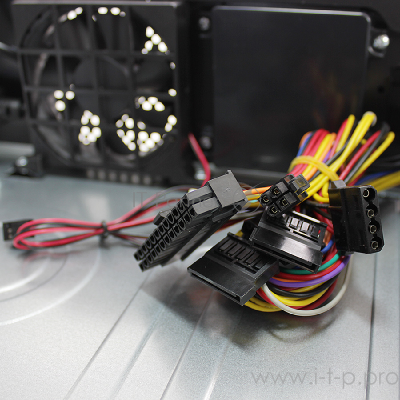 Корпус CROWN Корпус Desktop CMC-1907 black ITX (БП CM-PS300W, Micro ATX,Mini-ITX, отсеки 5,25*1, 3,5*1 3,5/2,5*1 2*USB 2.0 картридер встроенный кулер 80мм размер 420*100*300мм)