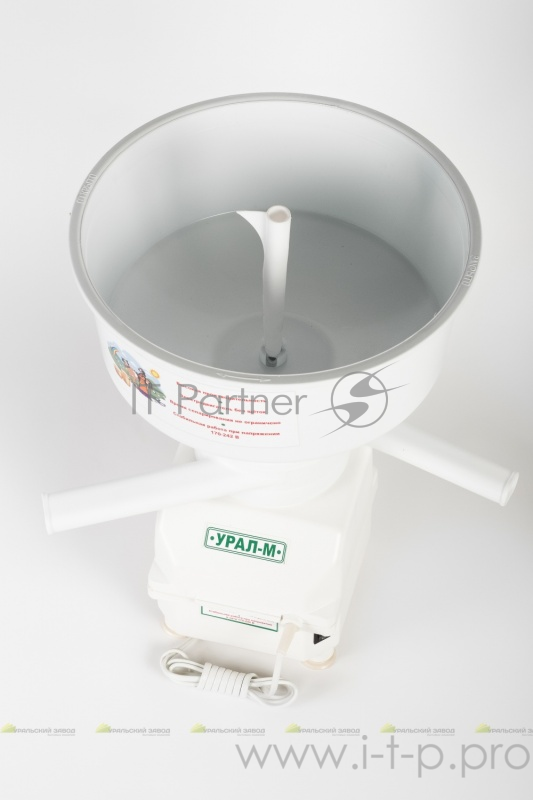 Сепаратор-сливкоотделитель бытовой Урал М, производительность 80 л/час, с регулятором жирности сливок г. Челябинс индукцион. двиг
