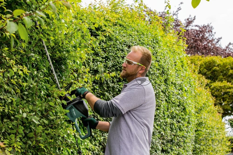 Кусторез BOSCH Advanced HedgeCut 70 (06008C0900) электрический, 500Вт, нож 70см/34мм