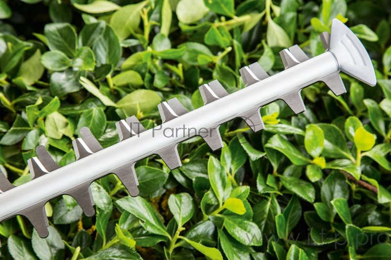 Кусторез BOSCH UniversalHedgeCut 50 (06008C0500) электрический, 480Вт, нож 50см/26мм